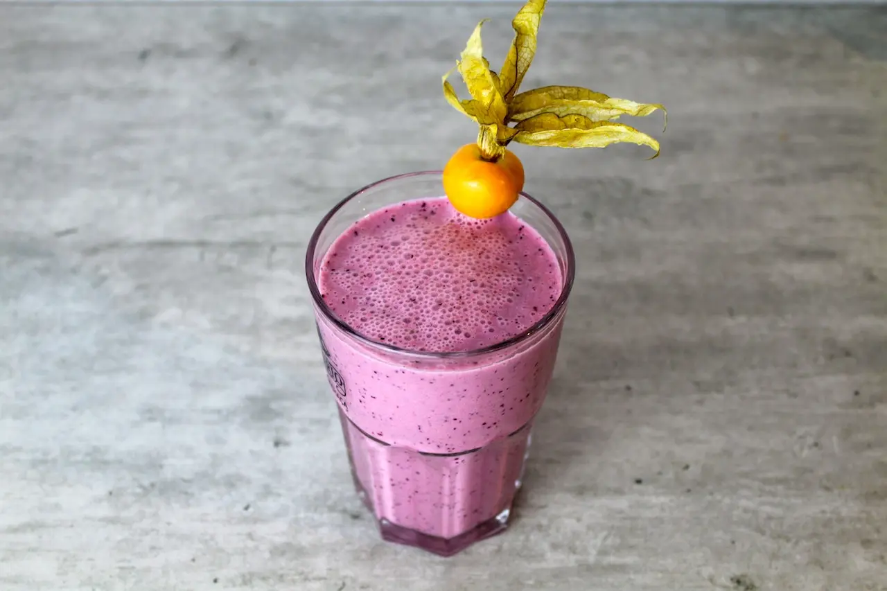 Pure ei Eiwit shake met blauwe bessen